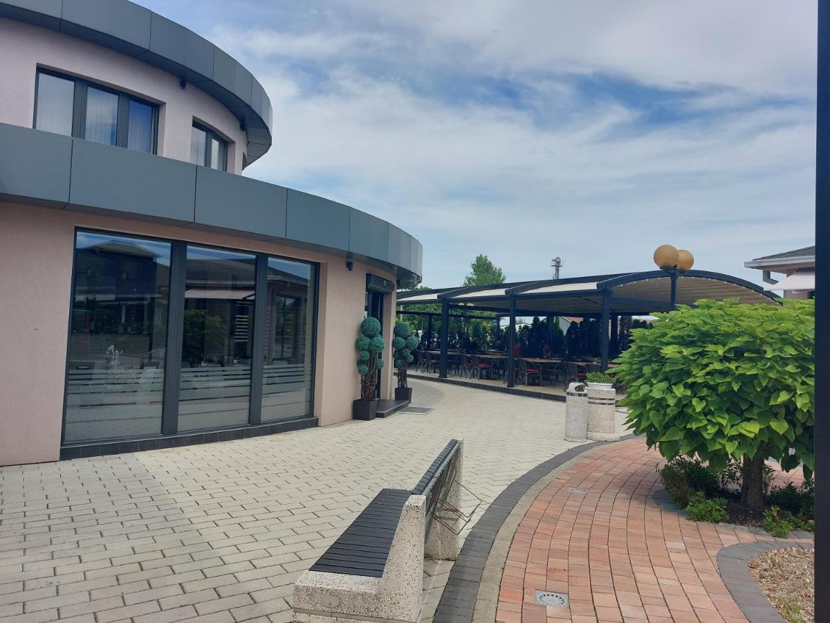 Motel Ms Srpski Itebej Exterior foto